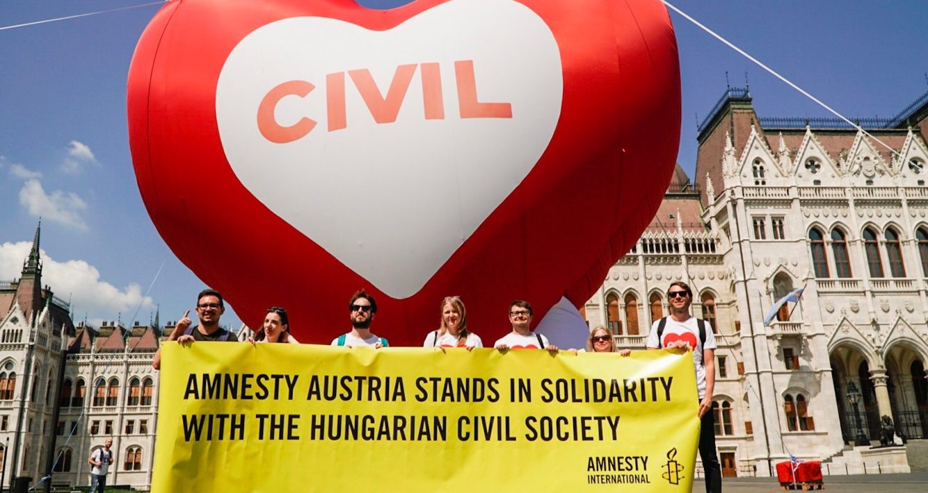 Heart stunt by Amnesty International in Budapest